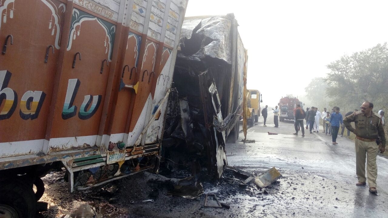 two people burnt alive in sitapur road accident