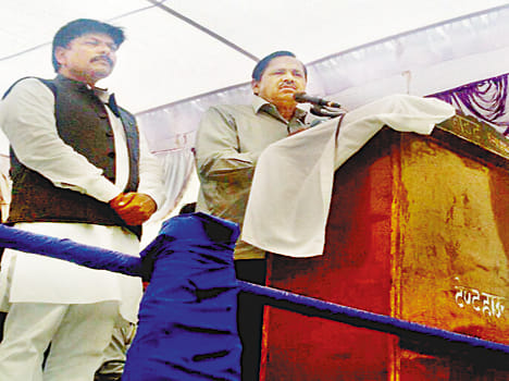 Modi false, Akhilesh develop dodge: Nasimuddin