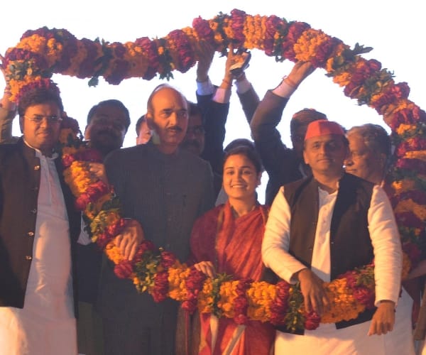 akhilesh yadav campaigns in lucknow cantt area.