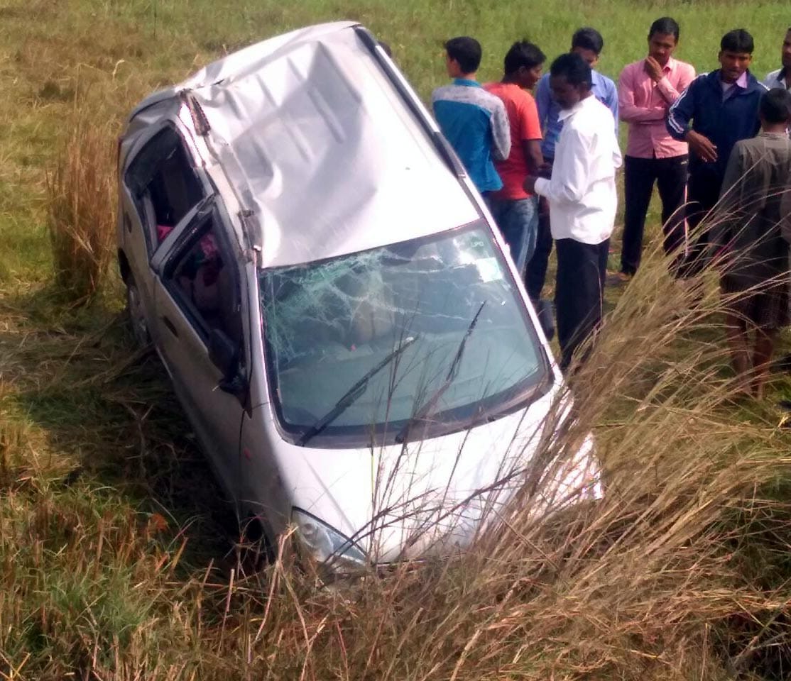four injured in car accident near kupvi
