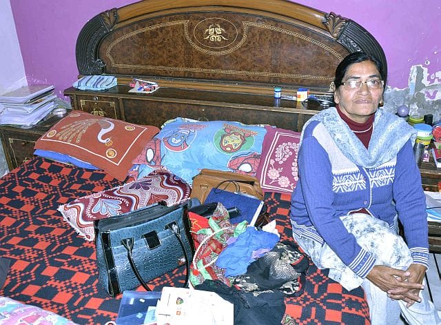 Manager lakh jewelery stolen from the house