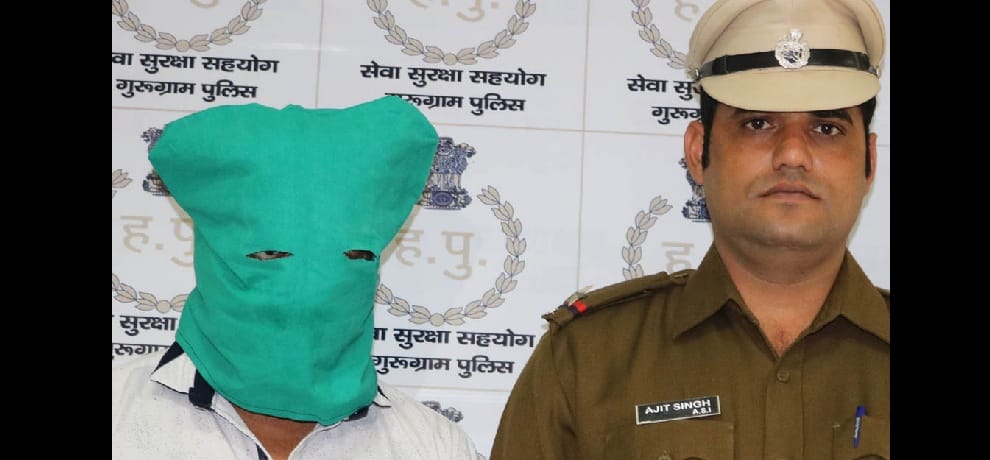The thief entered the house beaten by villagers