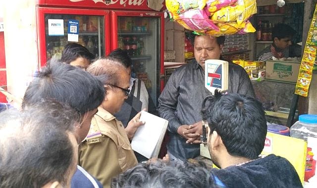 Shop now broken the lock of cash flown and ghee