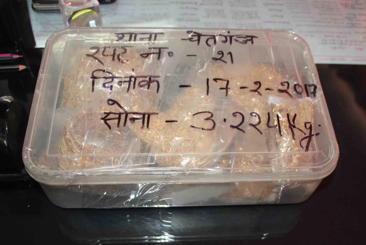 one kg gold biscuit caught