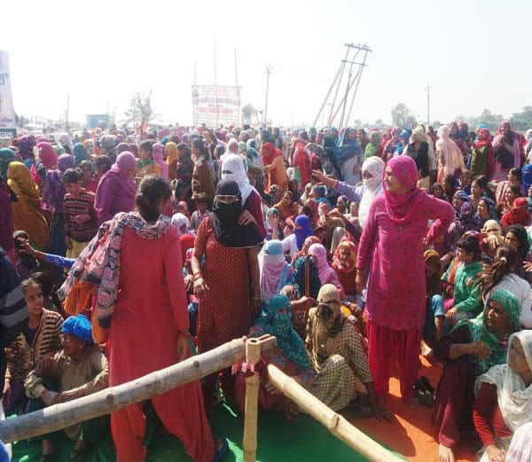 sant rampal 20 thousand followers reached ar jasia to support haryana jat reservation protest