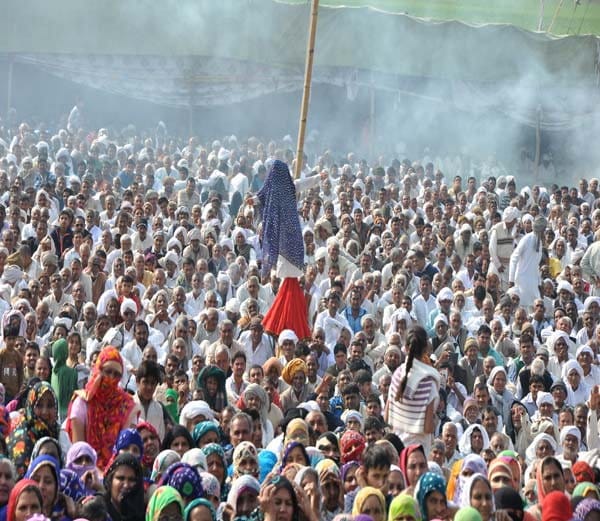 sant rampal 20 thousand followers reached ar jasia to support haryana jat reservation protest