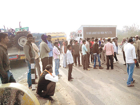 bus ruined 2 byke rider, died 