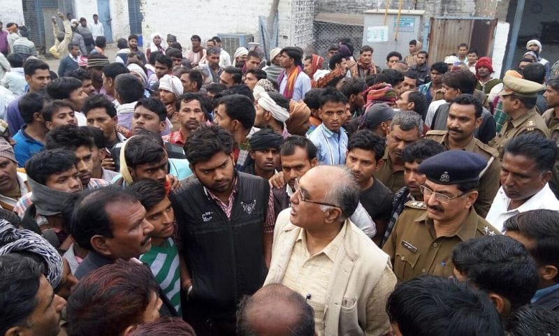 Highway Cross workers are killed on the highway jam