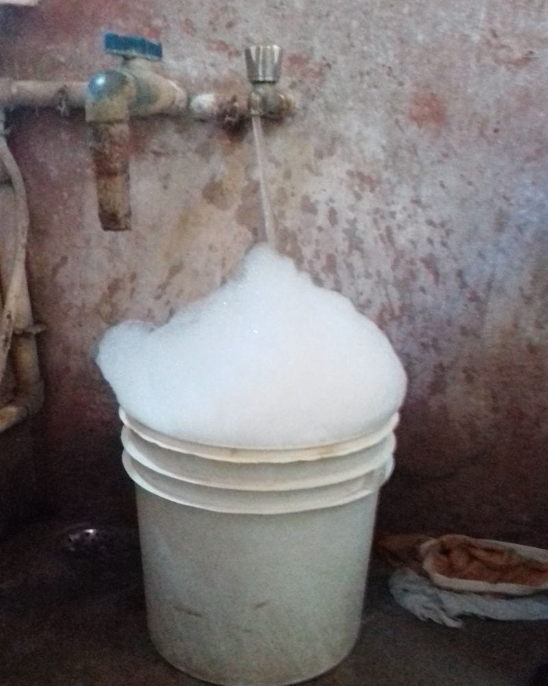 Nagla hand pumps in the water spewing Jaguyukt