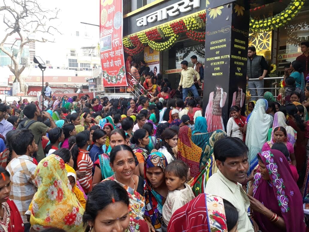 One Rupee sari turmoil in Varanasi, view photos