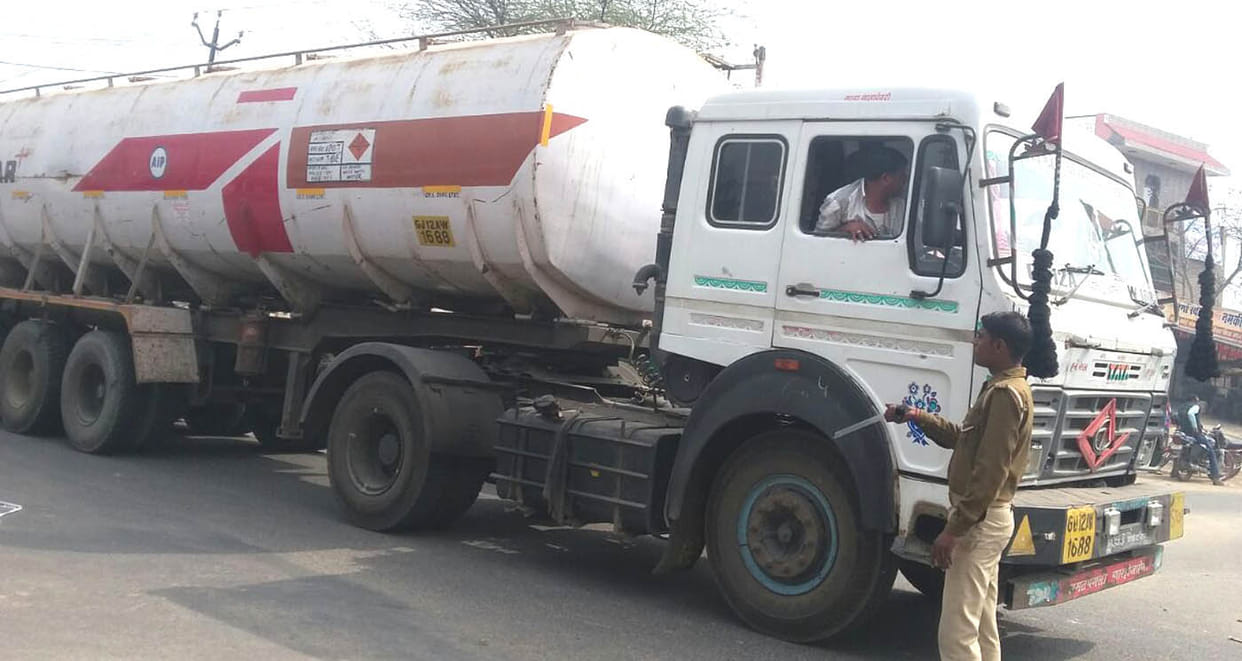Chola gate closed, the heavy vehicle stops around jams