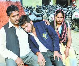 Two teachers beaten high school student, injured