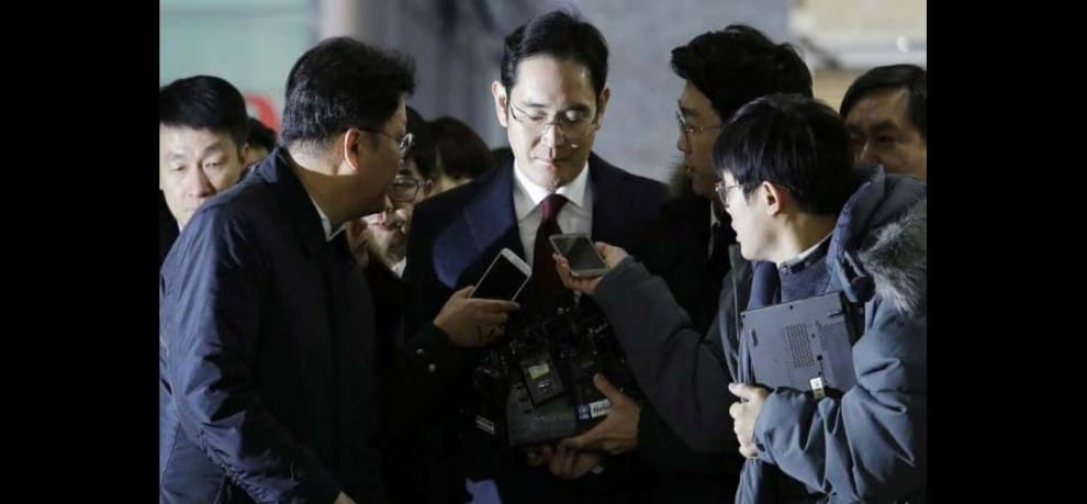 Samsung chief arrested in courruption case