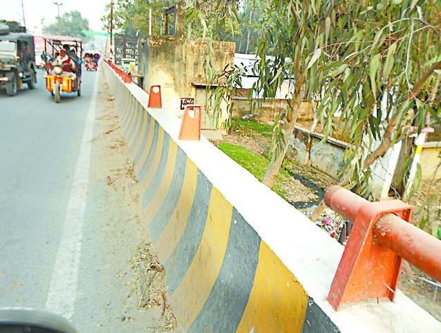 Flyover railings getting stolen