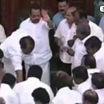 तमिलनाडु विधानसभा में हंगामा 