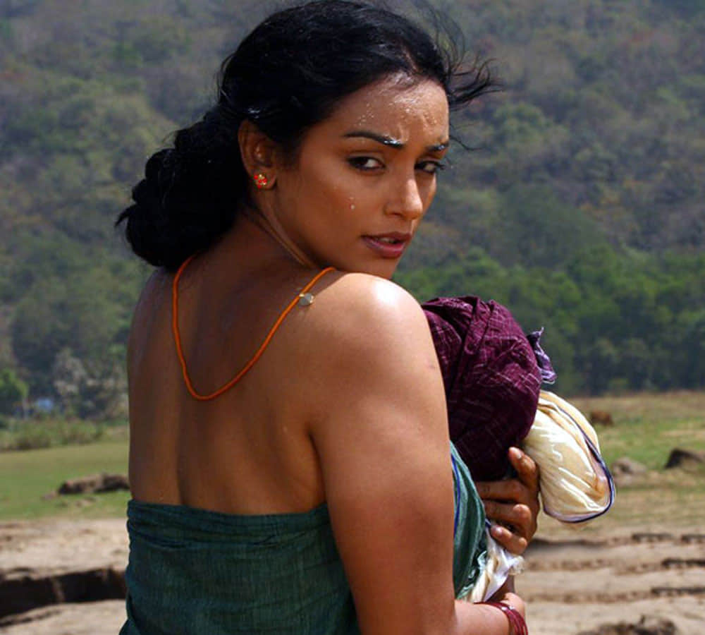 shweta menon live delievery for film scene