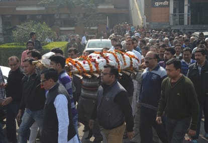 Renowned novelist Ved Prakash Sharma cremated