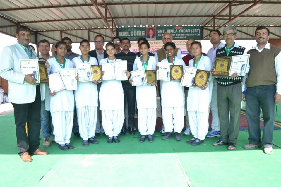 Education deputy director awarded singer students in school