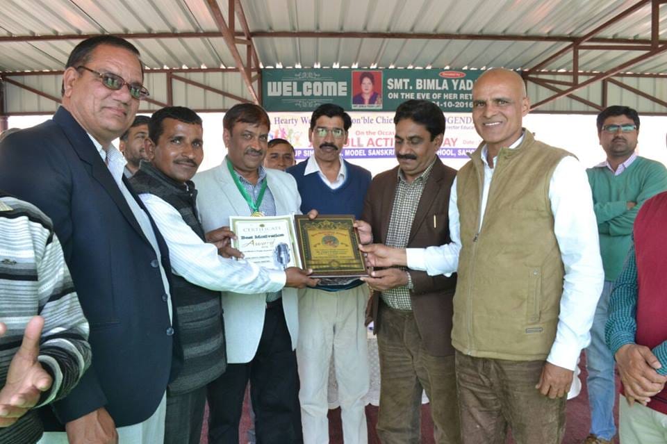 Education deputy director awarded singer students in school