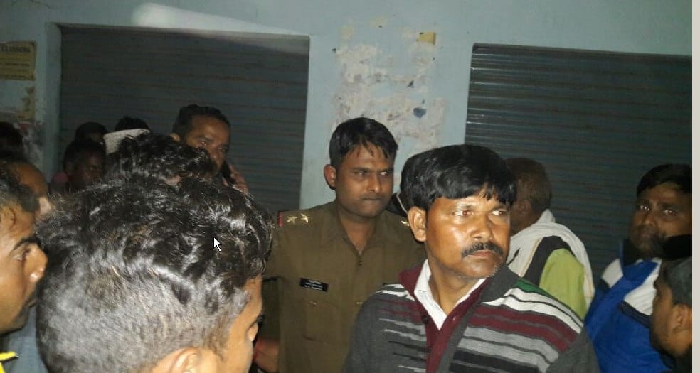The young man at the door of the house shot, wounded