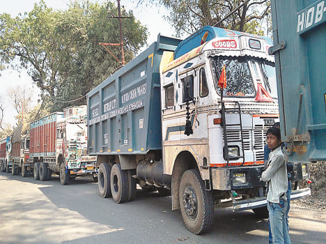 Banda-Tanda road was disrupted for four hours
