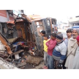 unbreak, truck, accedent, one dead. karnal