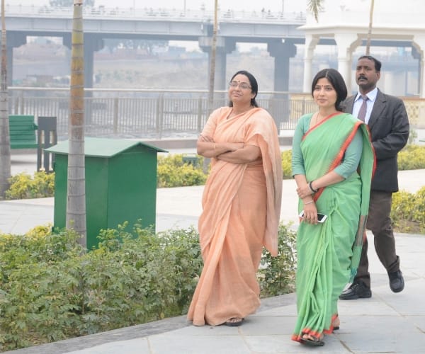  akhilesh yadav on gomati river front.
