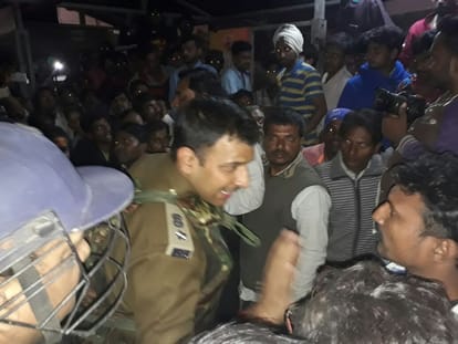 VARANASI: BHU students and businessmen guerrilla war in dispute of flirting 