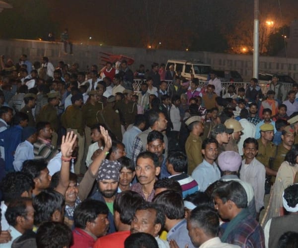 ruckus after driver's death in Lucknow.