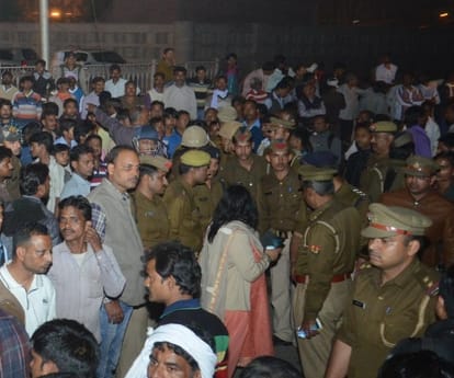 ruckus after driver's death in Lucknow.