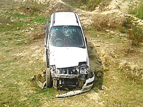 Bump in the car and loaders, five injured