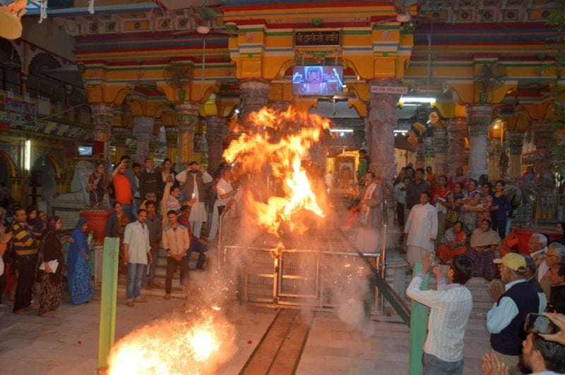 holi cellebration in dwarikadheesh temple