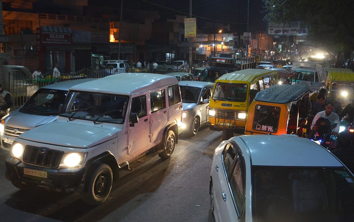 Jam gasp city, police looked helpless.