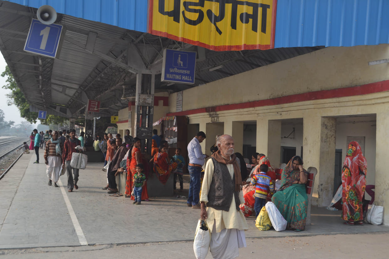 Model railway station passenger lacks features