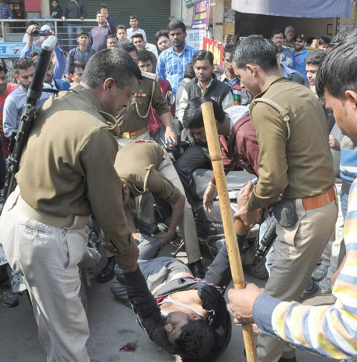 Fleeing thief arrested.