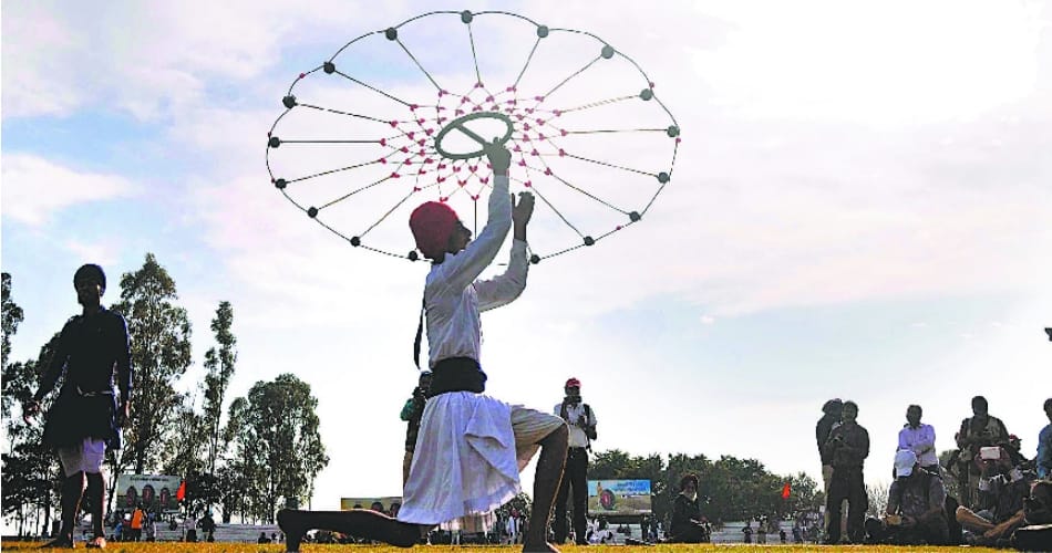 weird people in india, ludhiana boy showed unique stunt and broke his own world record