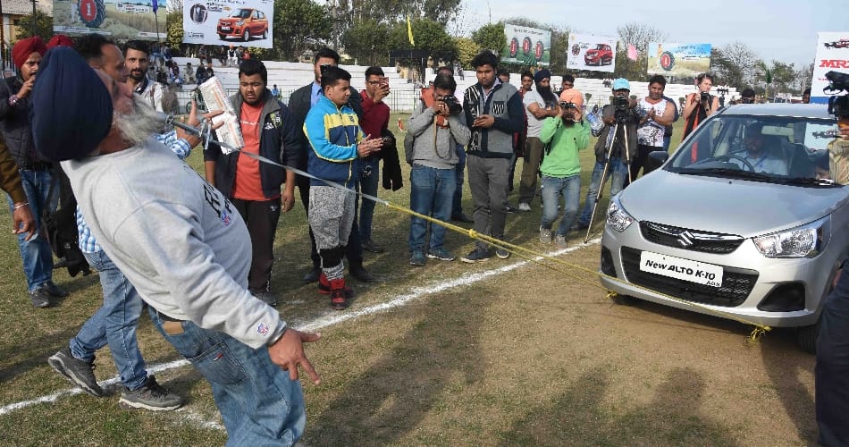 weird people in india, ludhiana boy showed unique stunt and broke his own world record