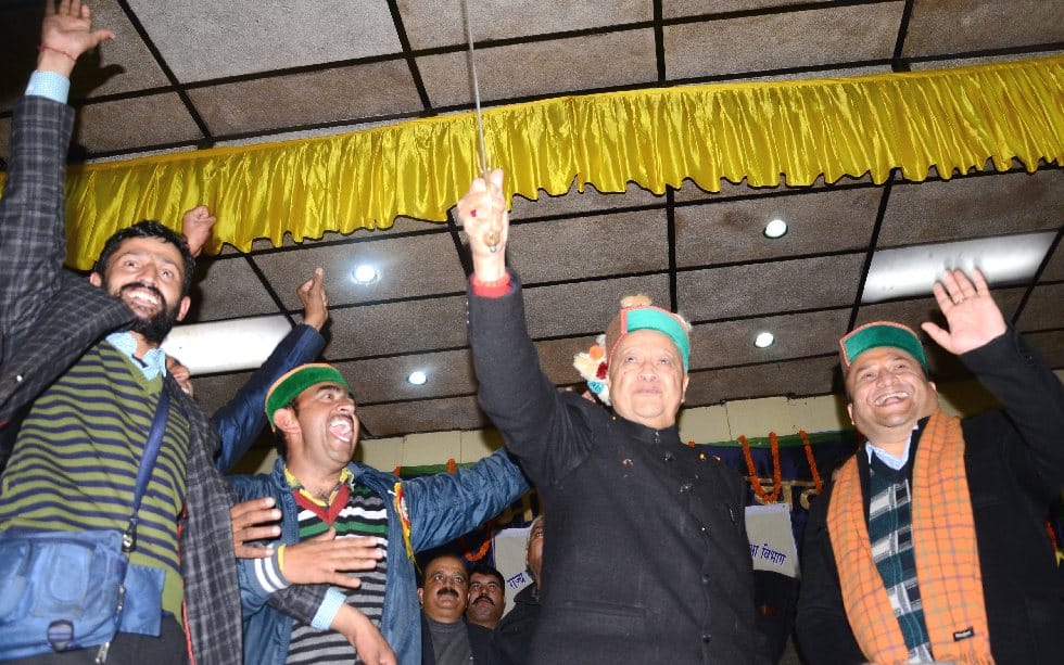 CM Virbhadra Singh Announcement for Water Carriors in Schools.