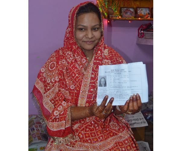  A girl extends her marriage date because of voting.