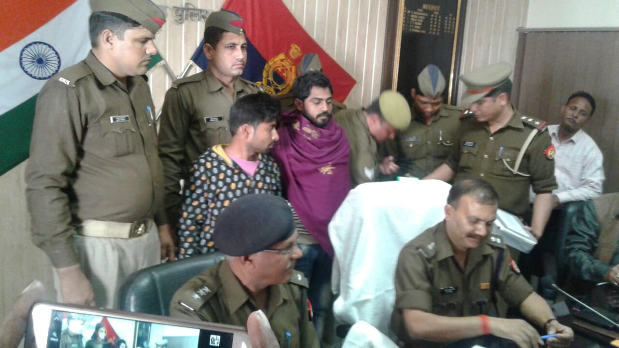 15 million extortion seeking two accused arrested, Recovered illegal Aslha
