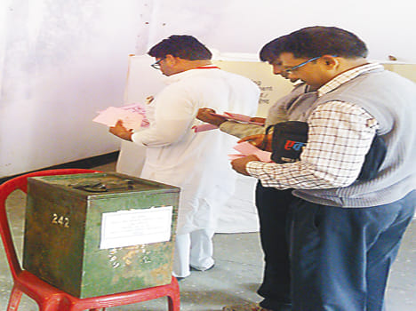 उदयवीर अध्यक्ष, मुकेश चौहान मंत्री