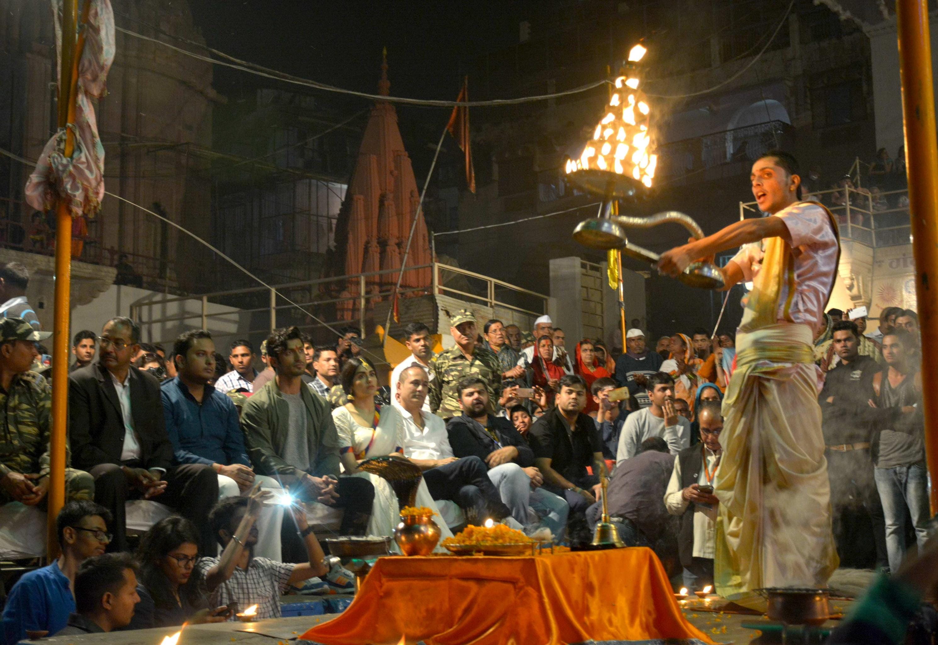 action film commando-2 star cast reach varanasi for promotion