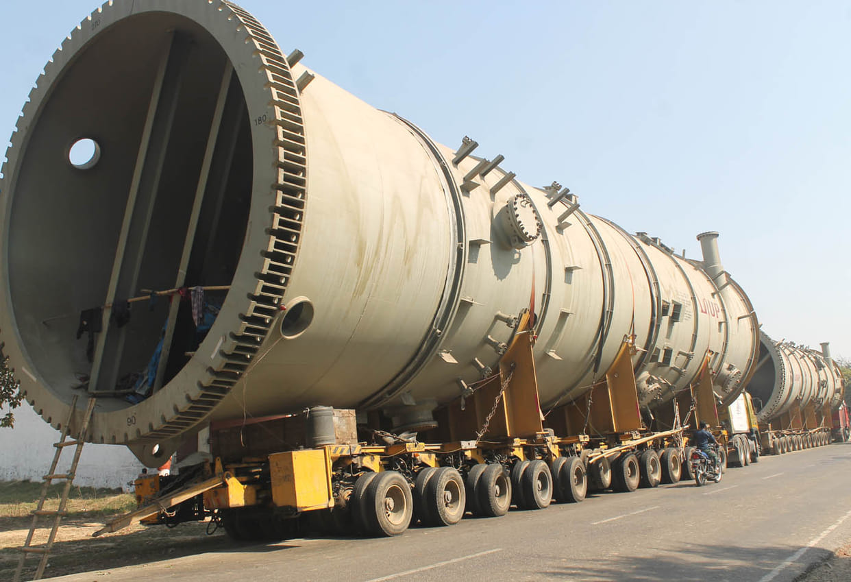 Trolon laden highway stopped at the boiler