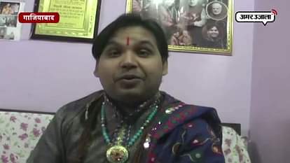 PM MODI SUPPORTER PRINTS MODI SCHEMES ON HIS WEDDING CARD 