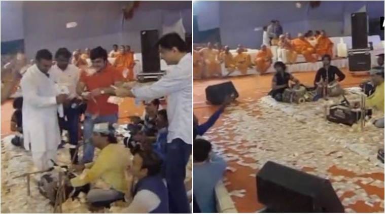 folk singer showered with cash in lakhs in gujrat