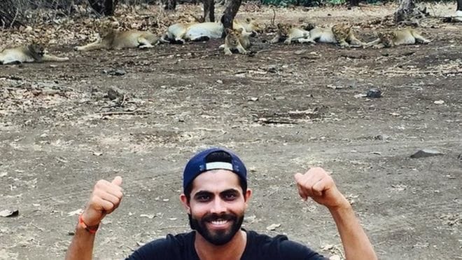 Sir Ravindra Jadeja selfie in front of lion 