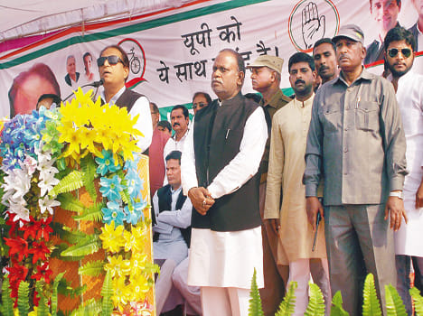 Minister of Urban Development of the city, a public meeting was held in the Muslim Inter College
