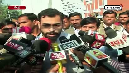 Prateek yadav cast his vote in safayi, says hum sath hai 