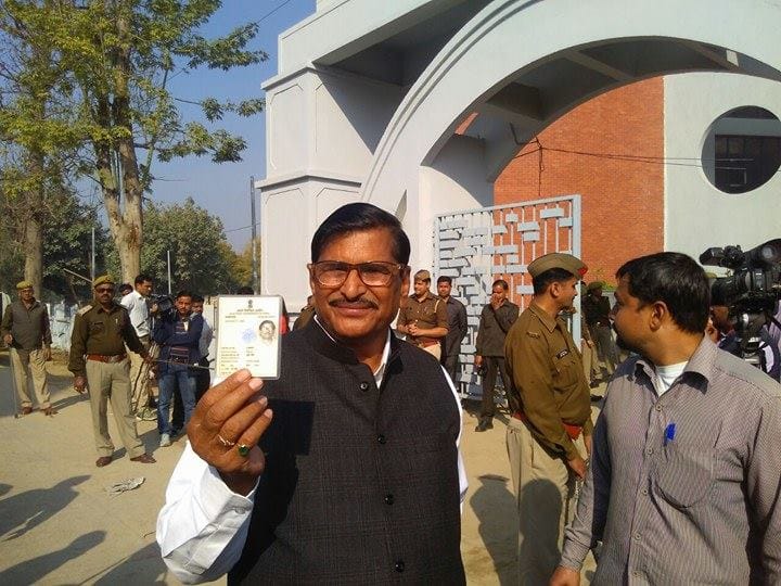 akhilesh yadav, mulayam yadav voting in etawah  