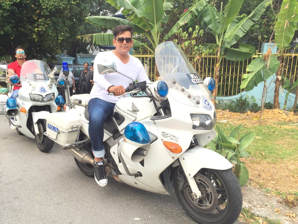 Ravi kishan celebrated his birthday today
